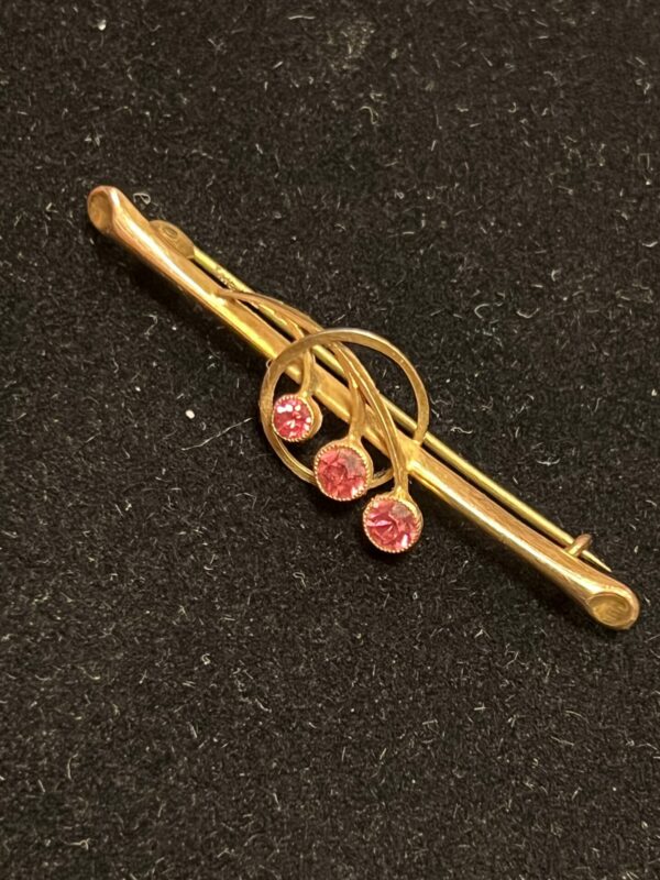 Vintage three stone bar brooch 9ct