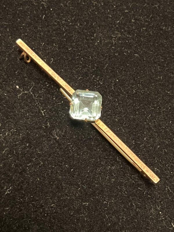 9ct gold topaz set bar brooch