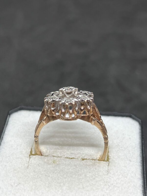 9ct gold vintage snowflake diamond cluster ring - Image 4