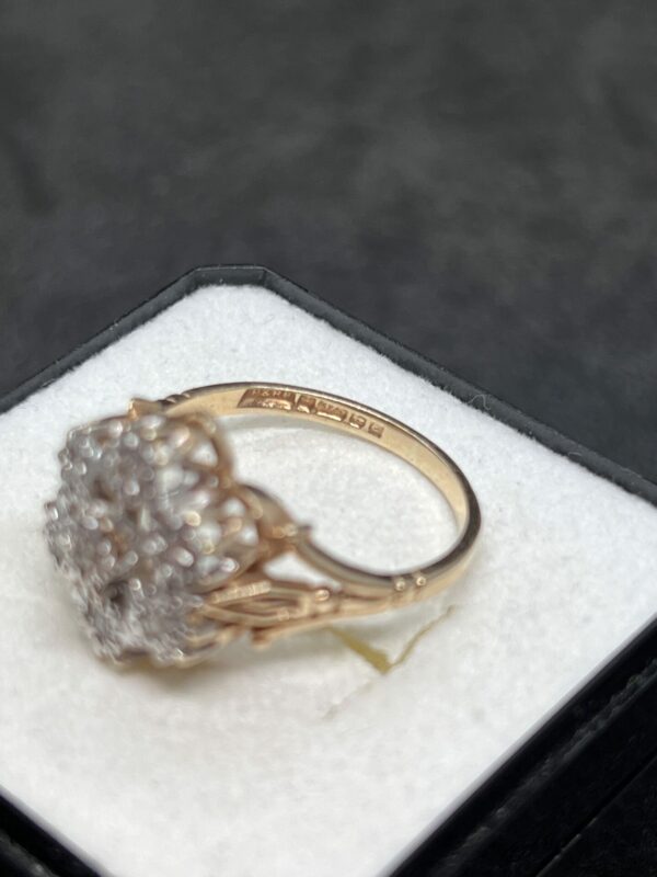 9ct gold vintage snowflake diamond cluster ring - Image 5