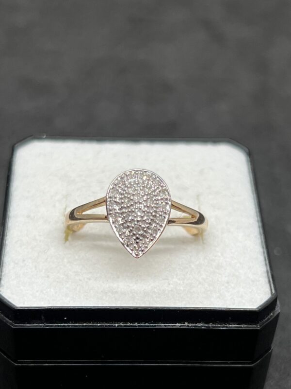 9ct gold tear drop style diamond cluster ring - Image 2