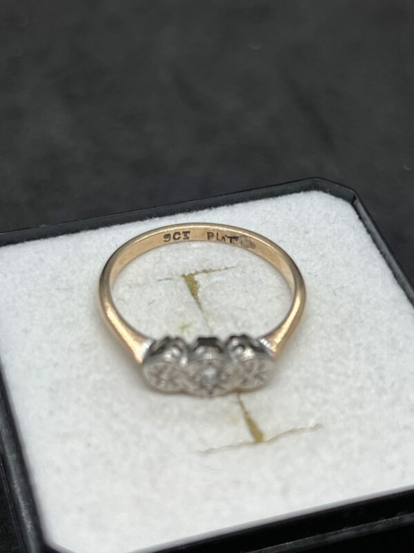 9ct gold and platinum diamond trilogy ring - Image 4