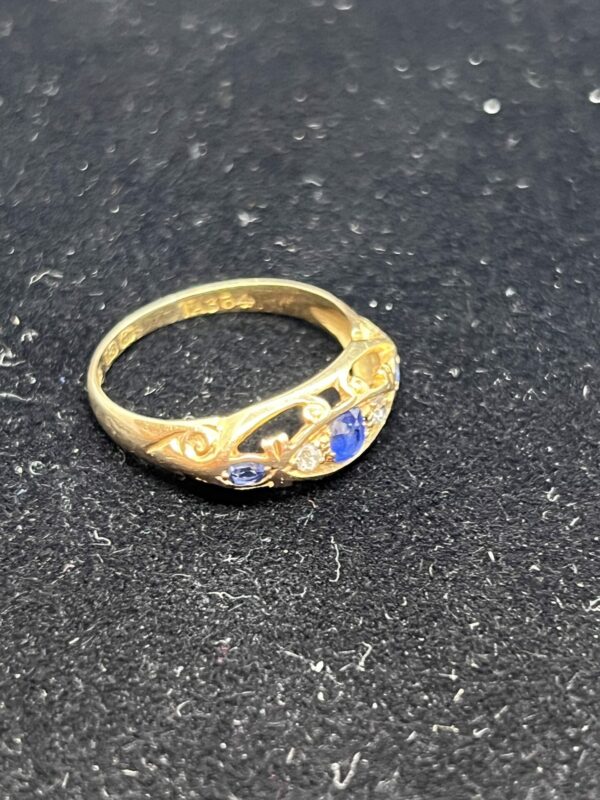 18ct gold diamond and sapphire antique ladies ring - Image 2