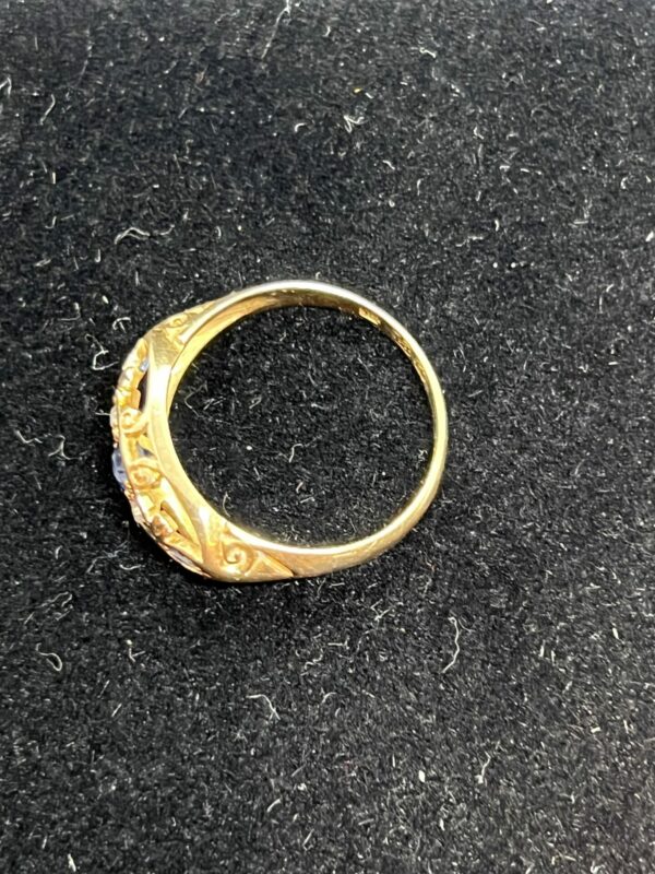 18ct gold diamond and sapphire antique ladies ring - Image 4