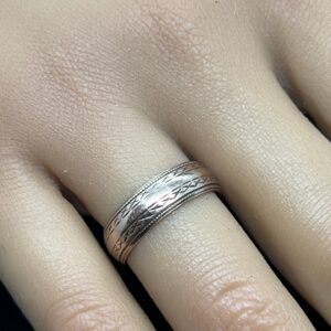 9ct rose gold band with cross hatched engraving