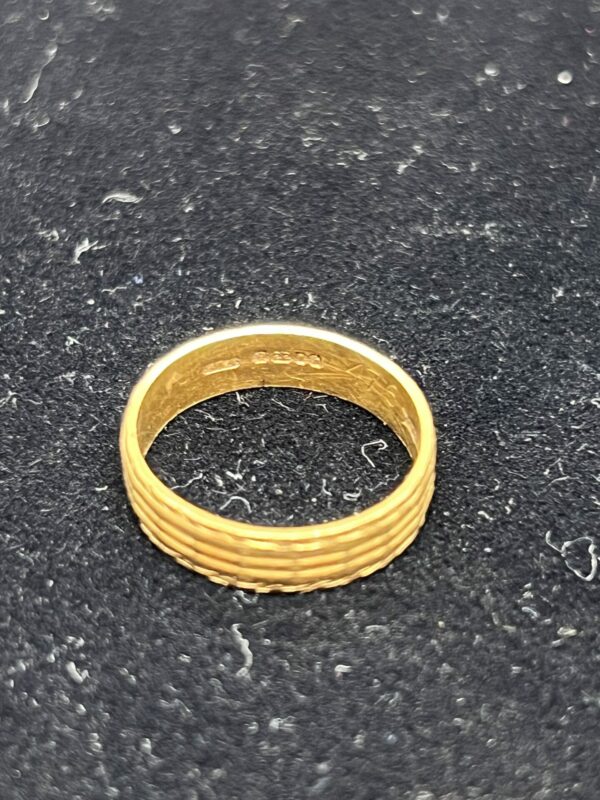 22ct gold band ring - Image 3
