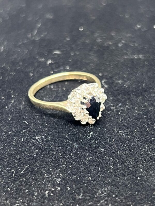 9ct gold sapphire and cz ladies ring - Image 2