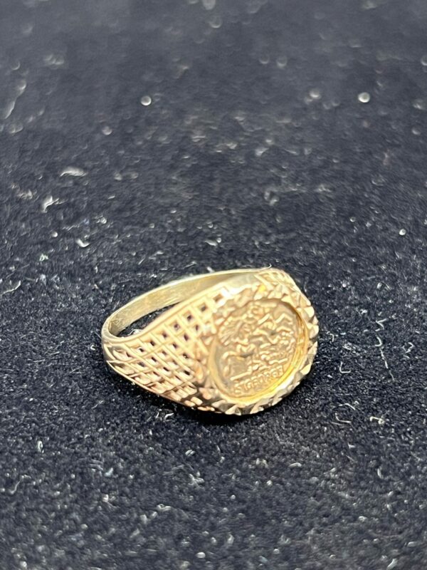 9ct gold george and the dragon signet ring - Image 2