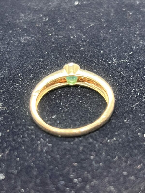 18ct gold diamond and emerald ladies ring - Image 4