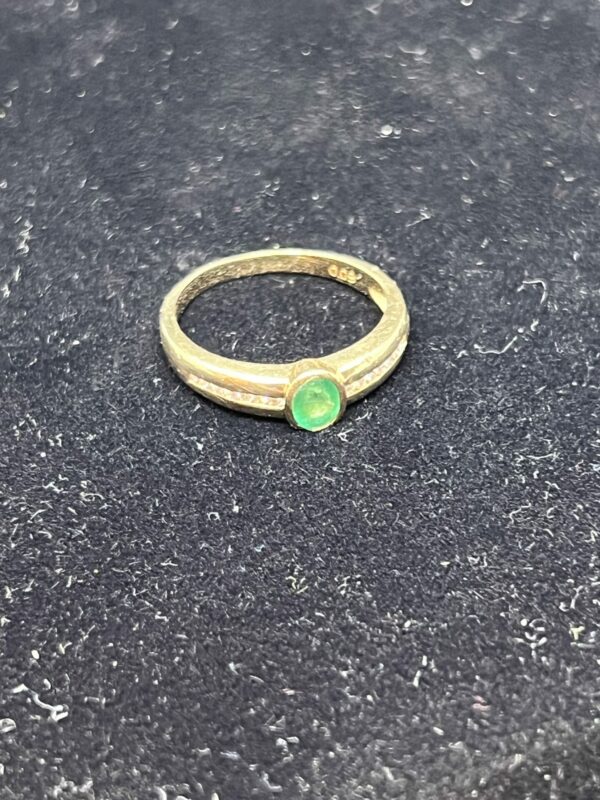 18ct gold diamond and emerald ladies ring - Image 5