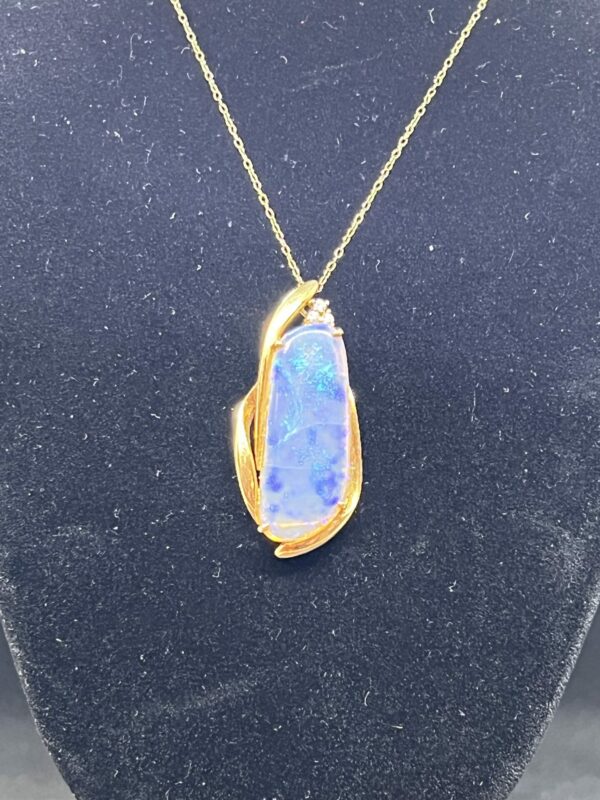 18ct gold opal and diamond pendant - Image 2