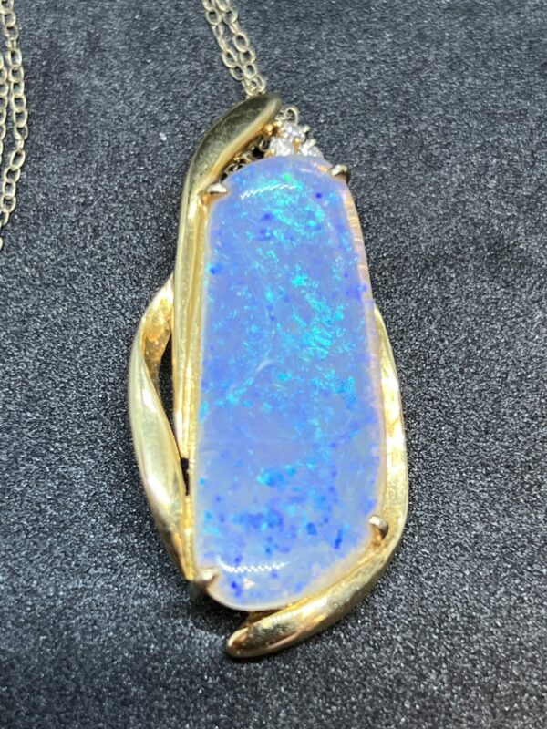 18ct gold opal and diamond pendant