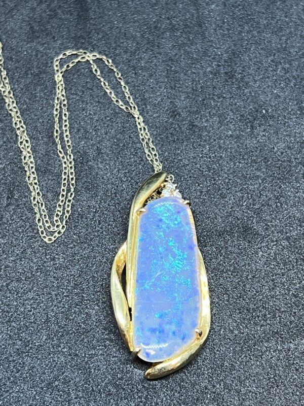 18ct gold opal and diamond pendant - Image 3