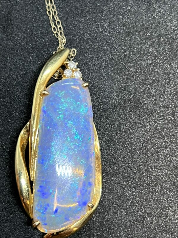 18ct gold opal and diamond pendant - Image 4