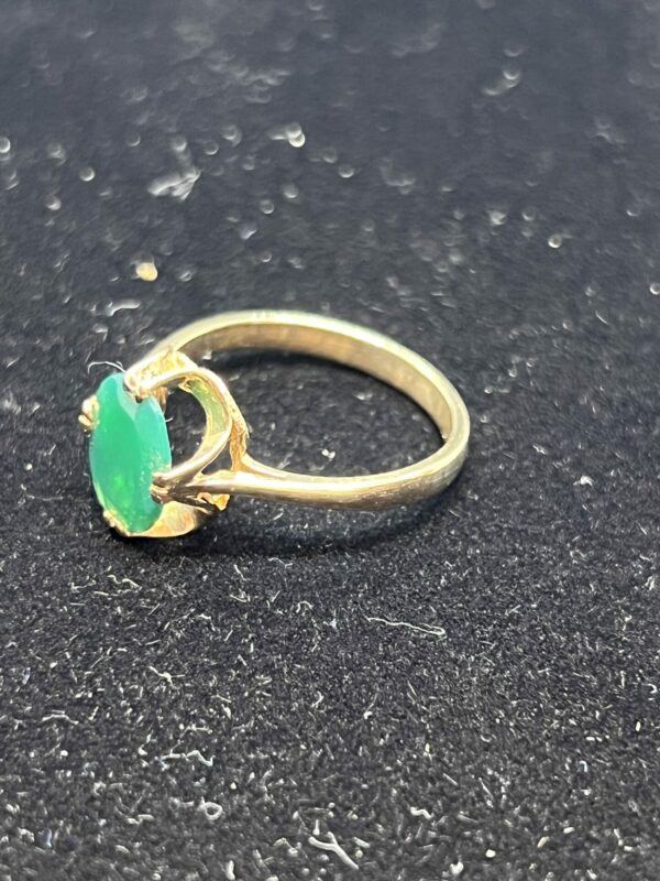 9ct gold jade set ladies dress ring - Image 3