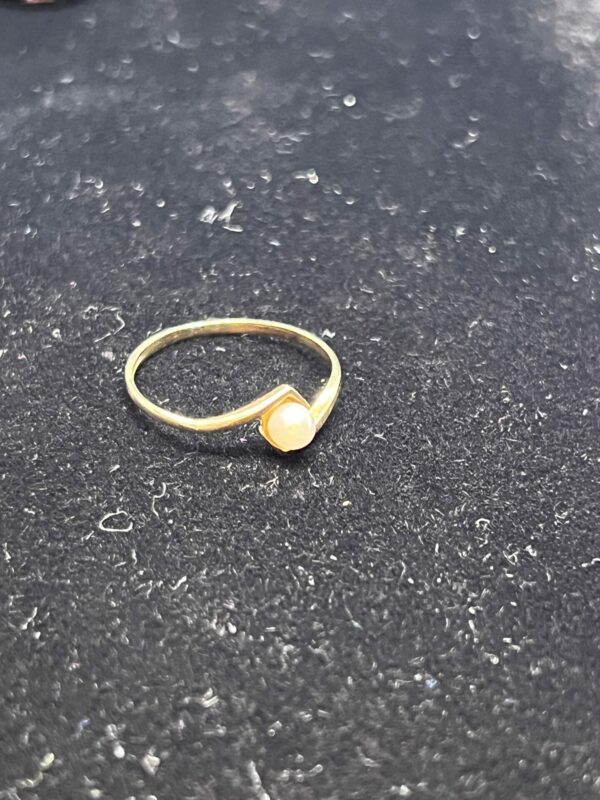 9ct gold pearl solitaire ring - Image 2