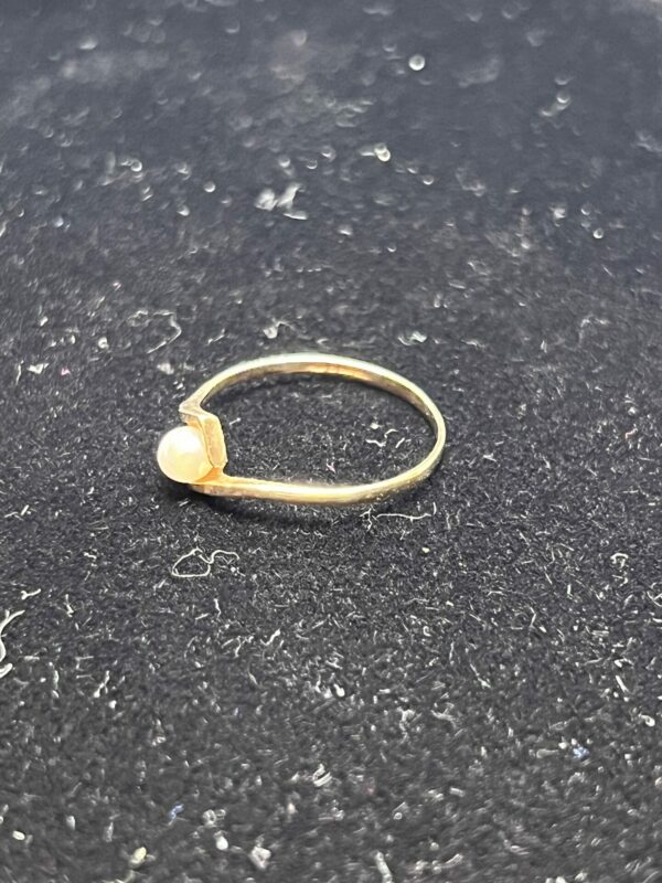 9ct gold pearl solitaire ring - Image 3