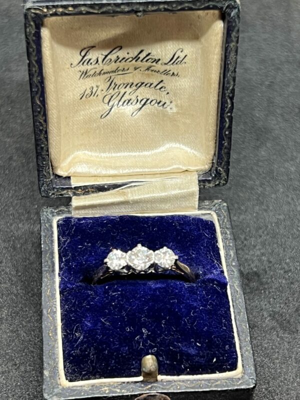 18ct and platinum diamond set trilogy ring - Image 3