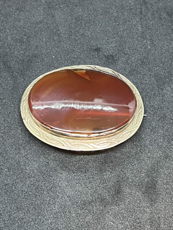 Large carnelian brooch 9ct mount 19th century - Image 2