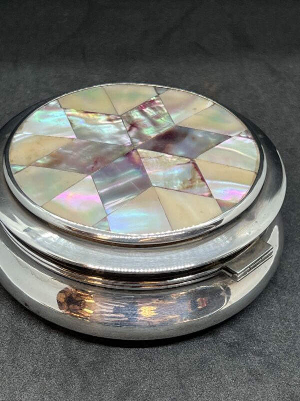 Edwin Joseph Houlston silver trinket box - Image 2