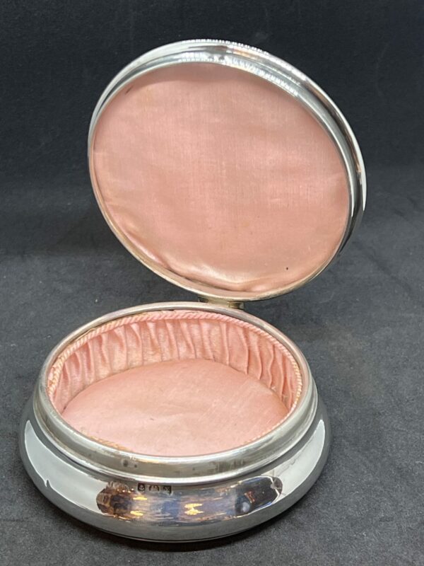 Edwin Joseph Houlston silver trinket box - Image 3
