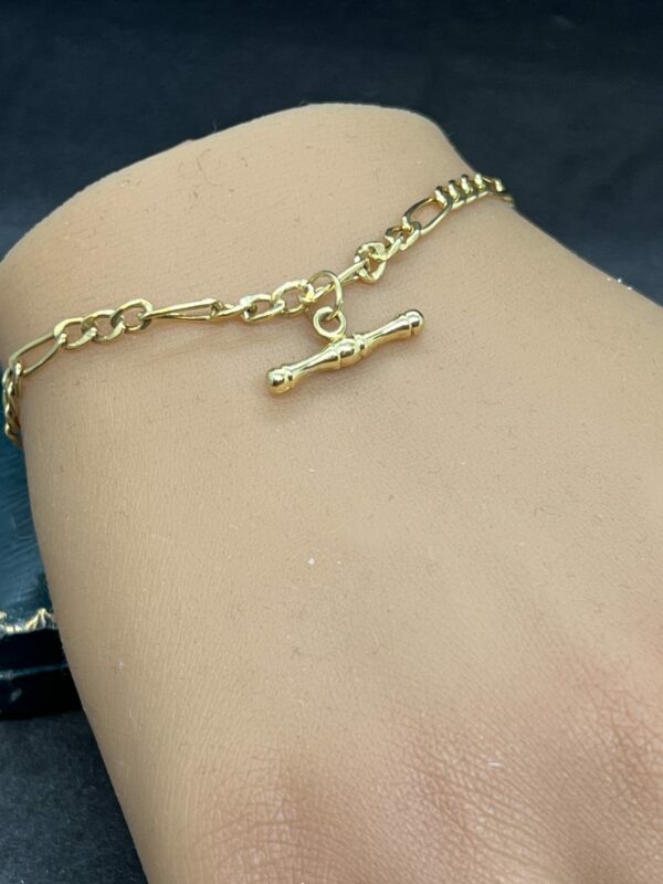 9ct gold figaro link bracelet with t-bar