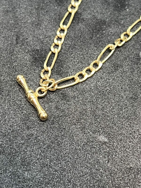 9ct gold figaro link bracelet with t-bar - Image 3