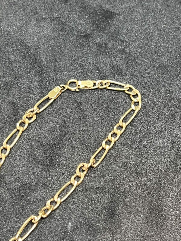 9ct gold figaro link bracelet with t-bar - Image 4