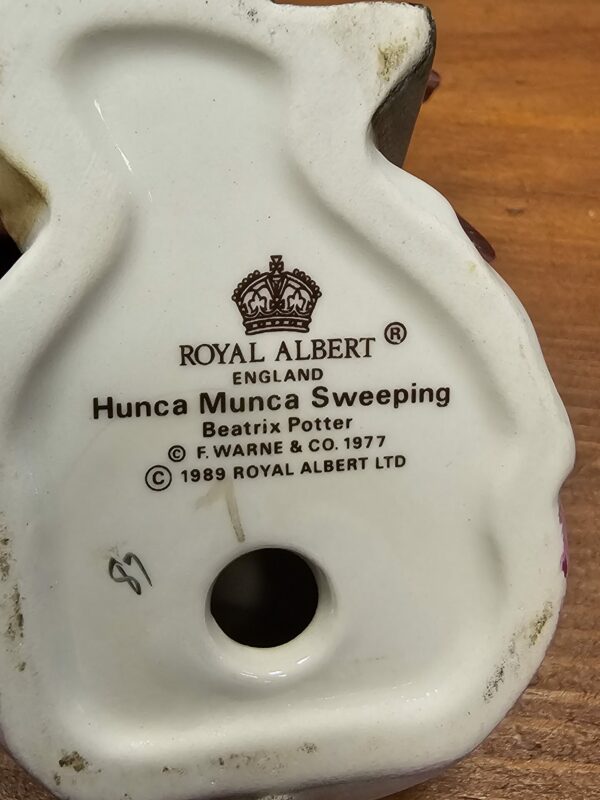 Hunca Munca Sweeping Royal Albert - Image 3