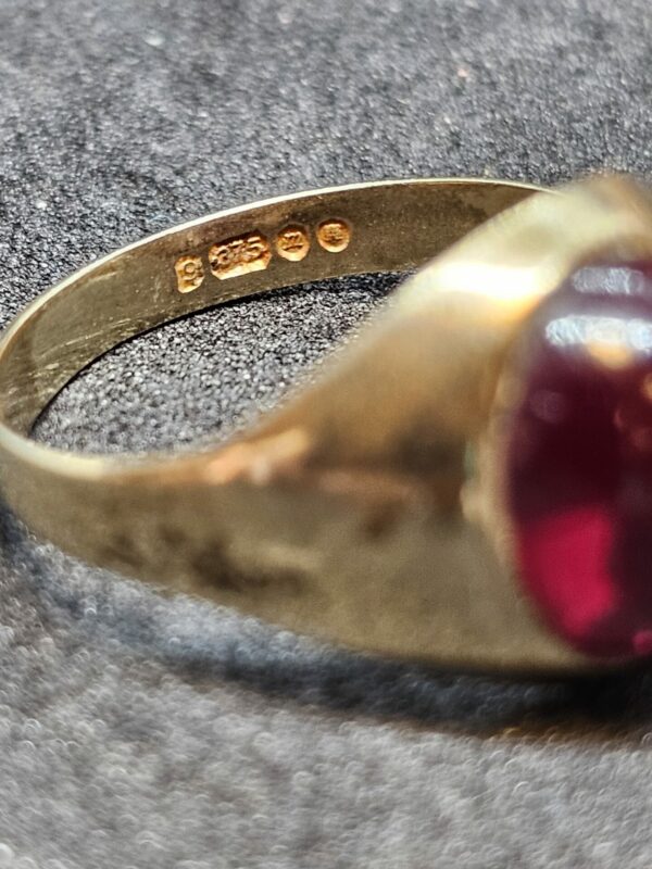 9ct Gold Ruby Cabochon Signet Ring - Image 2