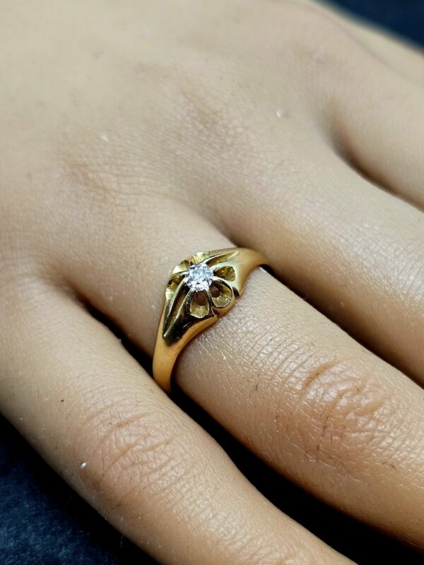 18ct Diamond Gypsy Ring