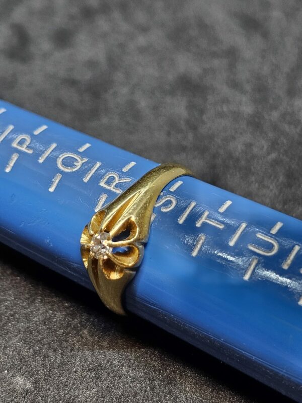 18ct Diamond Gypsy Ring - Image 3