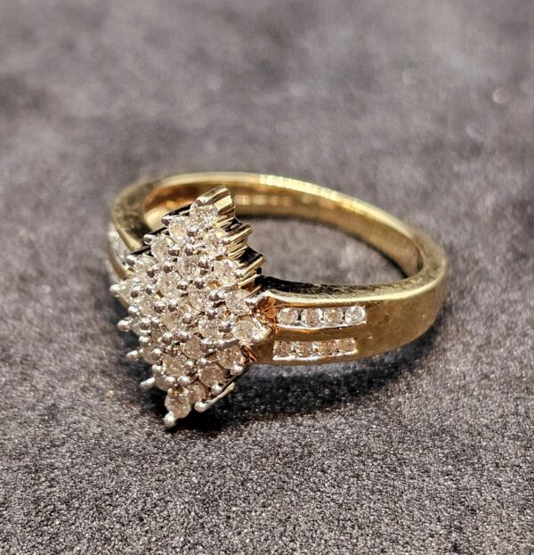 9ct Yellow Gold Diamond Cluster Ring - Image 2