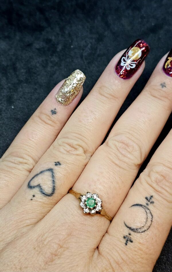 9ct Gold Emerald & Diamond Floral Cluster Ring - Image 2