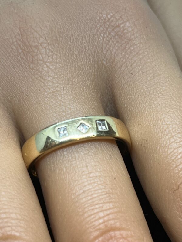 18ct gold band set with diamonds
