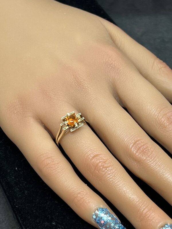 9ct gold modernist ladies ring - Image 2