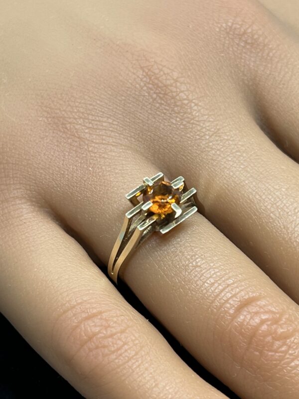 9ct gold modernist ladies ring - Image 3