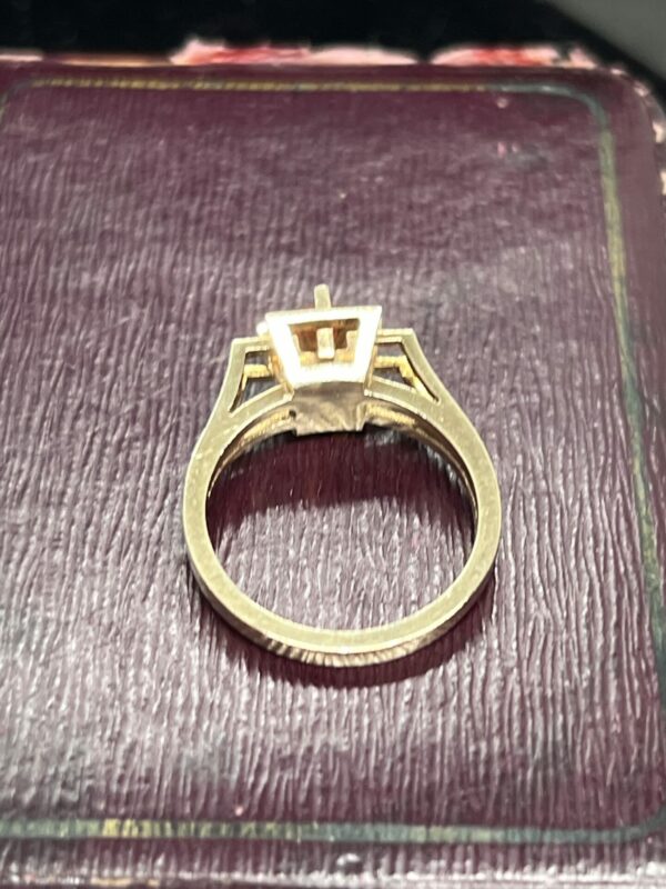 9ct gold modernist ladies ring - Image 5