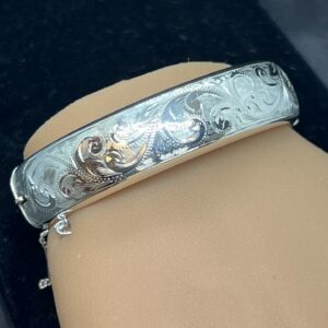 Vintage silver hinged bangle