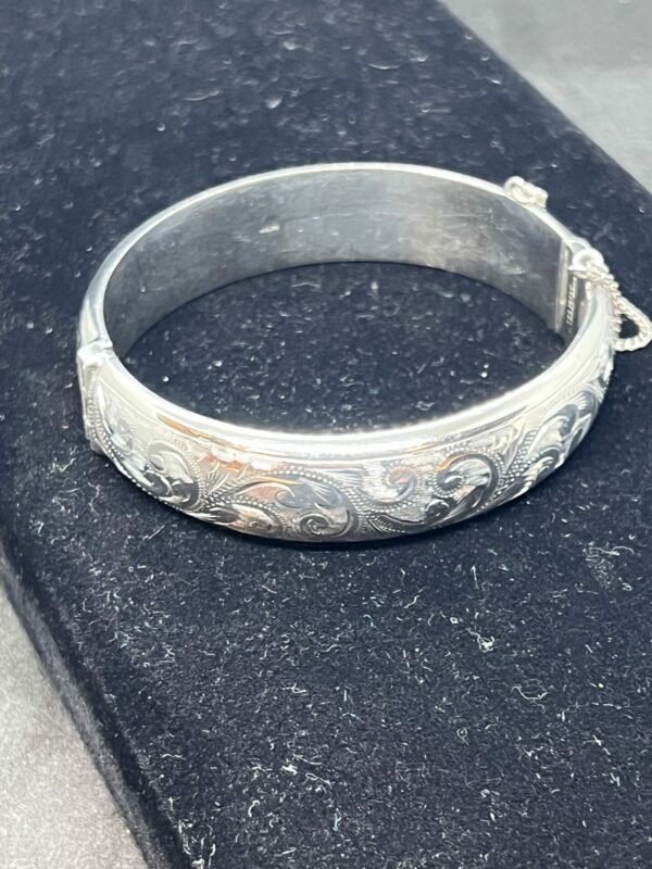 Vintage silver hinged bangle - Image 2