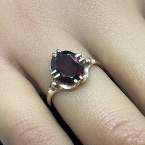 9ct gold and garnet ladies ring