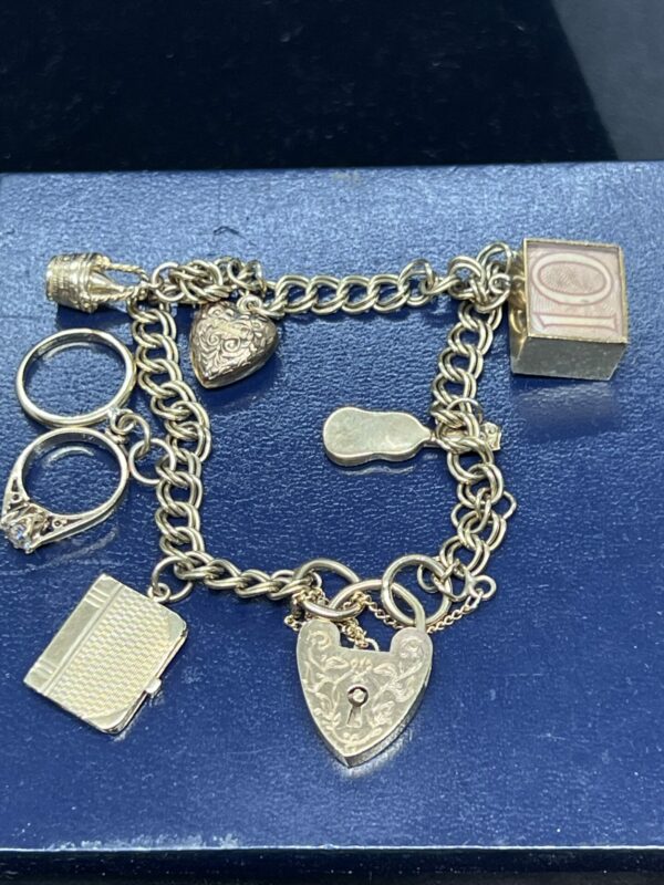Vintage 9ct gold charm bracelet with charms - Image 2