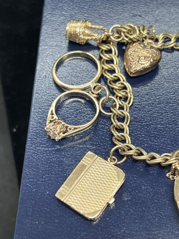 Vintage 9ct gold charm bracelet with charms - Image 3