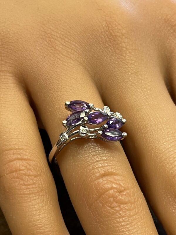 9ct white gold amethyst and diamond ring