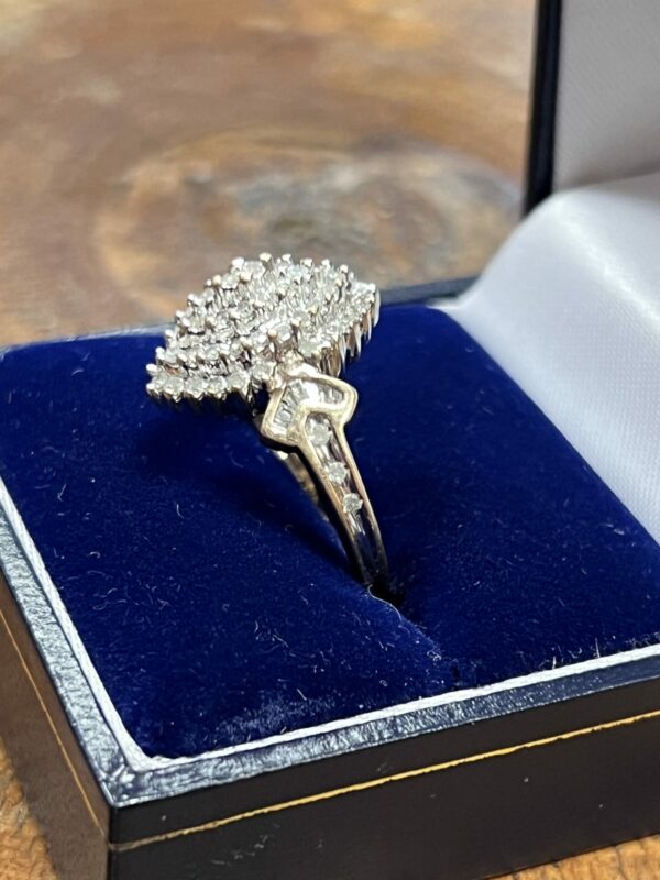 9ct gold diamond cluster ring - Image 4
