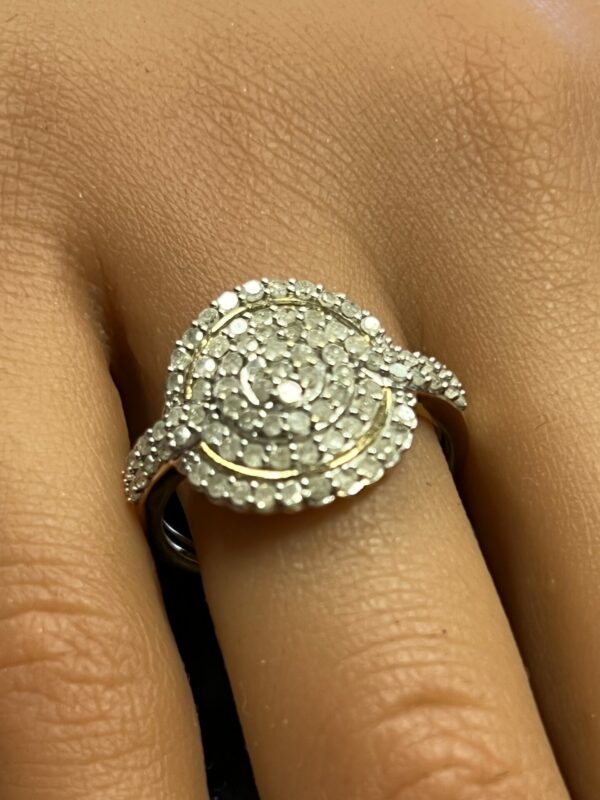 9ct gold diamond cluster low set ring - Image 2
