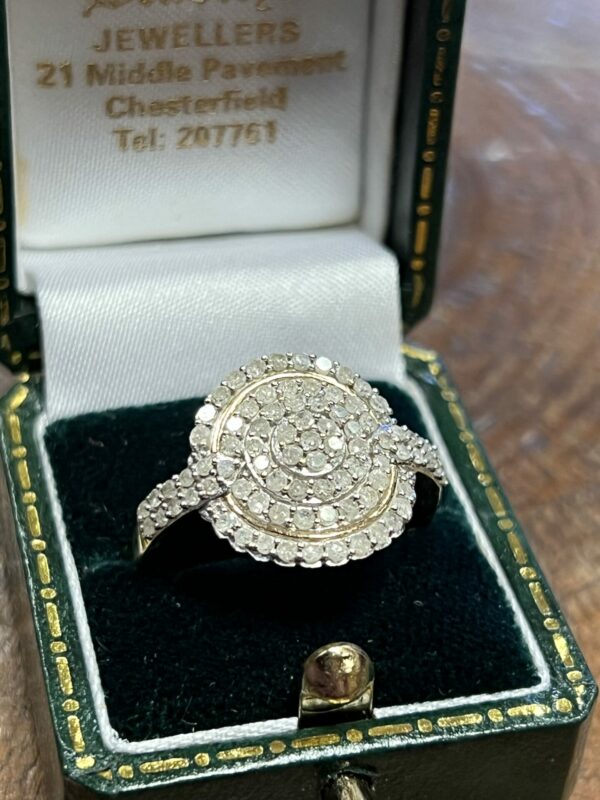 9ct gold diamond cluster low set ring - Image 3