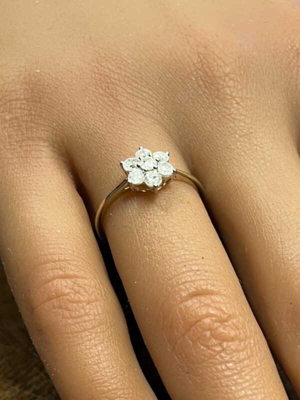 9ct gold diamond posy ring - Image 2