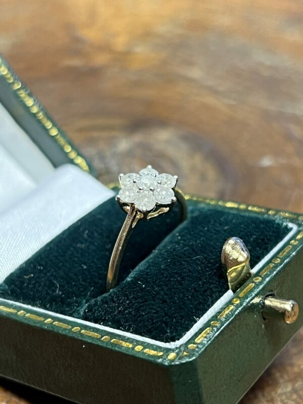 9ct gold diamond posy ring - Image 5