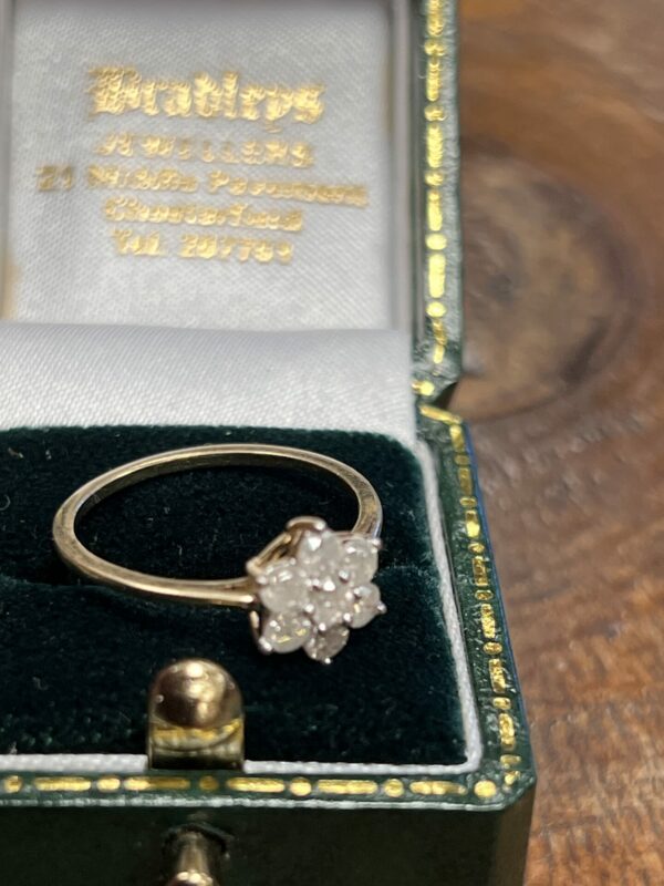 9ct gold diamond posy ring - Image 7